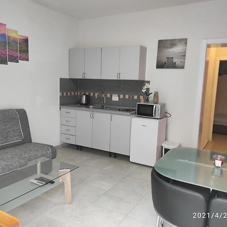 Apartmani Quattro Starigrad Paklenica Exterior foto