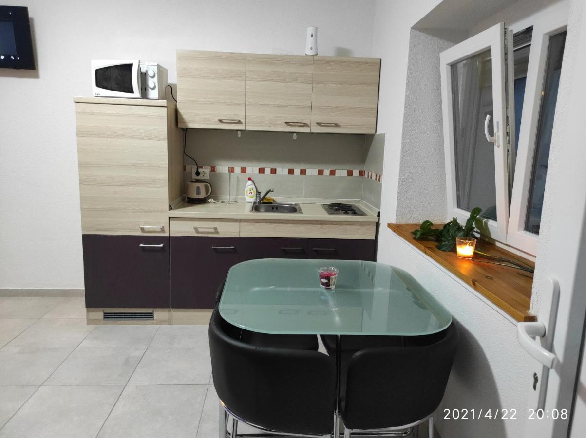 Apartmani Quattro Starigrad Paklenica Exterior foto