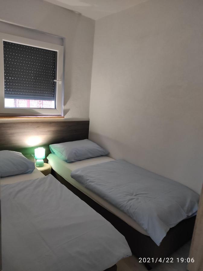 Apartmani Quattro Starigrad Paklenica Exterior foto