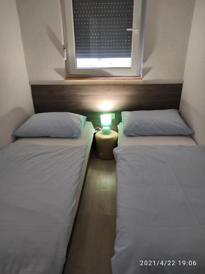 Apartmani Quattro Starigrad Paklenica Exterior foto