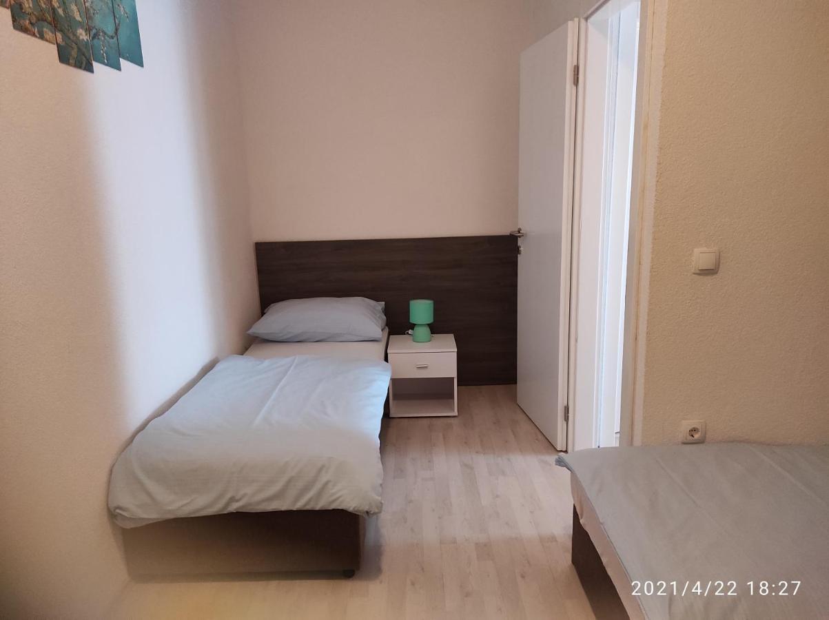 Apartmani Quattro Starigrad Paklenica Exterior foto